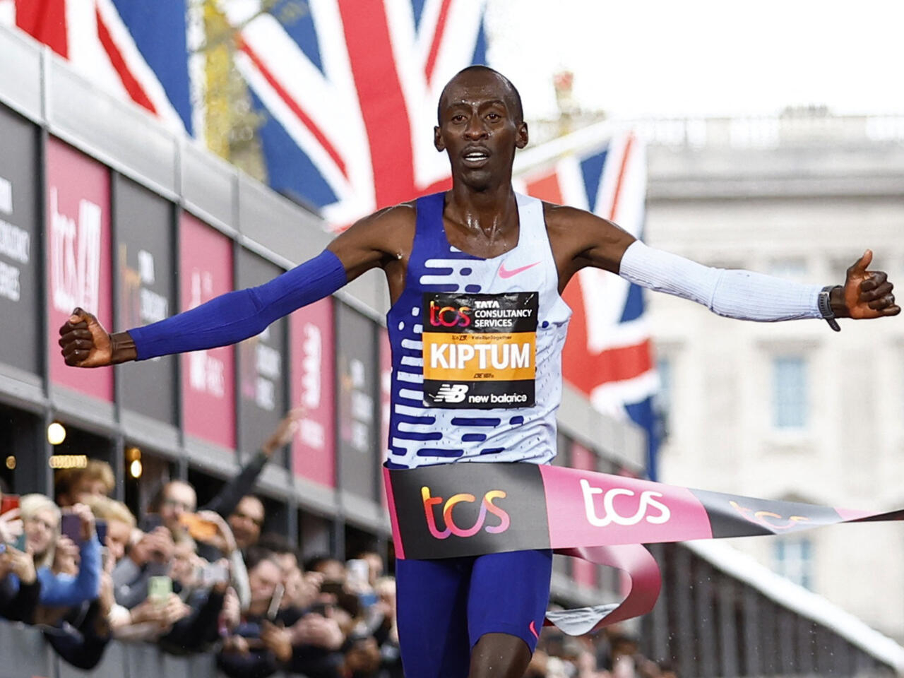 Kenya Kelvin Kiptum Le Nouveau Record Du Monde Du Marathon