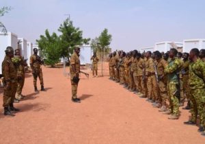 Burkina Faso, Des chefs militaires apportent leur encouragement aux unités de gendarmerie de Toéni et Barani